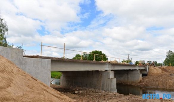 Реконструкция моста в Никулино продолжается